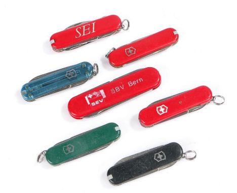Selection of smaller size Swiss Army Knives (7)