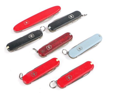 Selection of smaller size Swiss Army Knives (7)

