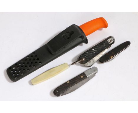 Second World War British army clasp knife, together with a divers knife by Hultafors, and three pen knives, (5)