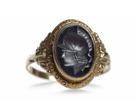 GENTLEMAN'S FOURTEEN CARAT GOLD HAEMATITE SIGNET RINGthe oval section of haematite carved to depict a Roman soldier facing le