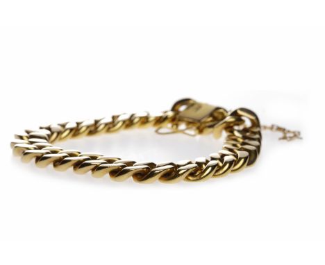GOLD CURB LINK BRACELETin fourteen carat gold, with safety chain, 18cm long, 50g