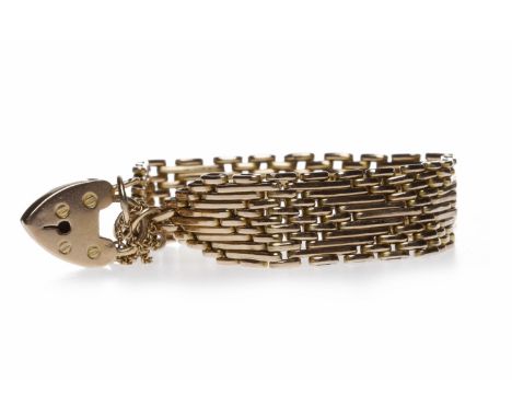 NINE CARAT GOLD GATE LINK BRACELET14mm wide, with a heart shaped padlock clasp, 30.2g