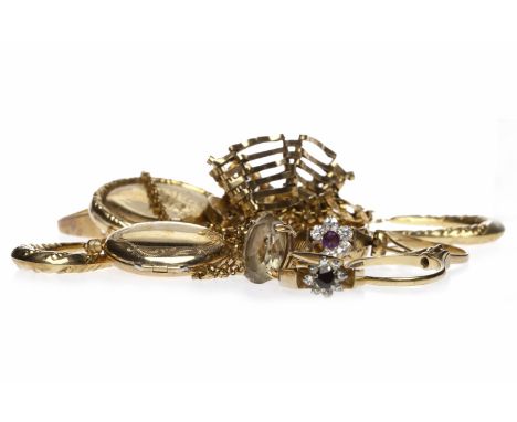 COLLECTION OF NINE CARAT GOLD JEWELLERYincluding a gate link bracelet, a swivel locket and several gold rings, 50g gross