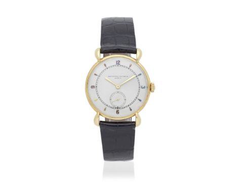 Vacheron &amp; Constantin. An 18K gold manual wind wristwatch with horn lugsDate: Circa 1940Movement: 17-jewel Cal.458 manual