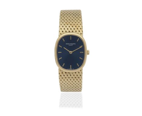 Patek Philippe. A lady's 18K gold manual wind bracelet watch with sigma dialReference: 4225/2Date: Circa 1980Movement: 18-jew