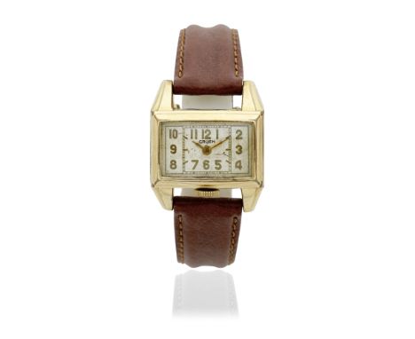 Gruen. A gold plated manual wind rectangular drivers wristwatchDate: Circa 1940Movement: 15-jewel Cal.153 manual wind, adjust