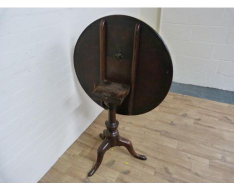 Georgian mahogany occasional table, the circular tilt top on turned baluster column and tripod supports, 80cm wide. 