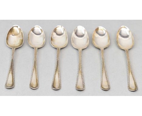 A set of six George V hallmarked silver teaspoons, Sheffield 1912, approx 2.76ozt/86g.