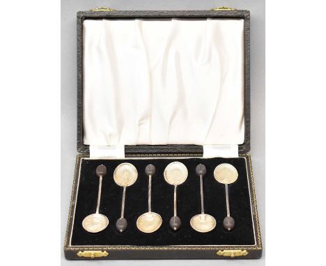 A cased set of six Edward II hallmarked silver shell bowl coffee spoons with bean finials, Birmingham 1953.