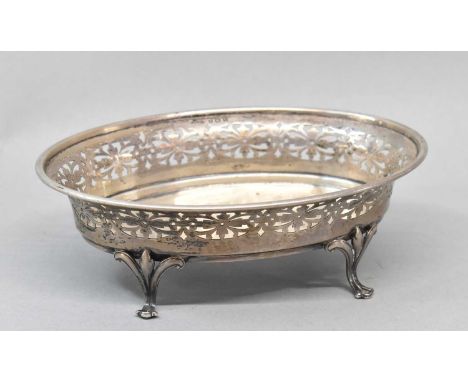 JOSEPH GLOSTER LTD; a George V hallmarked silver pierced oval bowl, Birmingham 1918, 18 x 13cm, approx 4.95ozt/154g.