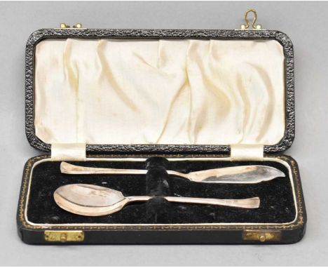 A cased George V hallmarked silver preserve spoons and butter knife, Sheffield 1941.