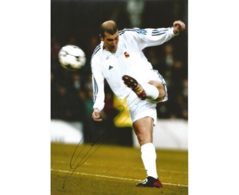 Zinedine Zidane Real Madrid Real Madrid Signed 12 x 8 inch football photo. Good Condition. All autographs are genuine hand si