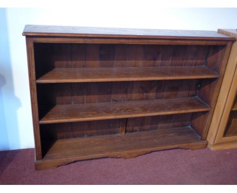 An early 20th Century oak open bookcase with reeded column supports raised on carved bracket base, H;94cm W:139cm D:47cm 