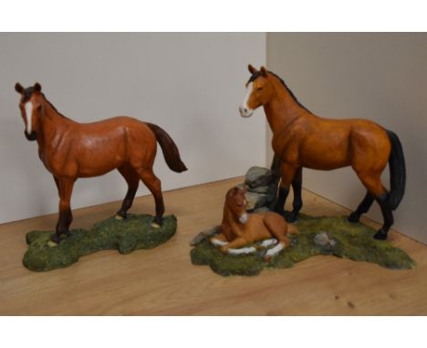 Two Sherratt &amp; Simpson animal studies 'Horse and Foal Light Brown' 55298 &amp; 'Horse Standing Chestnut' 57459
