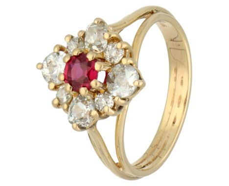 18K Yellow gold rosette ring set with approx. 0.90 ct. diamonds and synthetic ruby. Set with eight Old European cut diamonds 