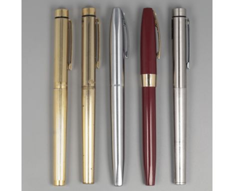 Sheaffer fountain pens and ballpoint pens (5). A lot consisting of 5 different Sheaffer writing instruments. Two fountain pen