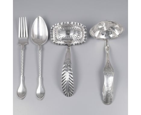 Scoop work (4), Netherlands 19th and early 20th century, silver. Beautiful lot consisting of two sugar spoons and a dessert c