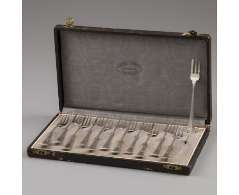 12-piece set of silver cake forks. Beautiful set of 12 with original case with Empire decorations. The Netherlands, Zeist, Ge