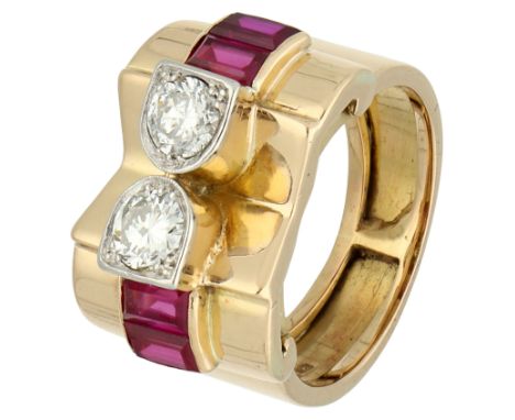 18K Yellow gold retro ring with approx. 0.62 ct. diamond and synthetic sapphire. Set with two brilliant-cut diamonds totallin