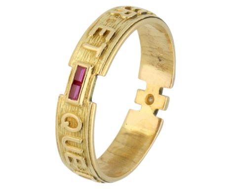 18K Yellow gold Plus qu'hier, moins que demain ring set with diamond and ruby. Set with a single cut diamond of approx. 0.01 