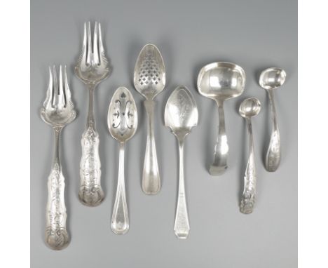 Cutlery parts (8), Netherlands 19th and 20th century, silver. Beautiful lot consisting of a set of 2 cold cuts forks, 2 olive