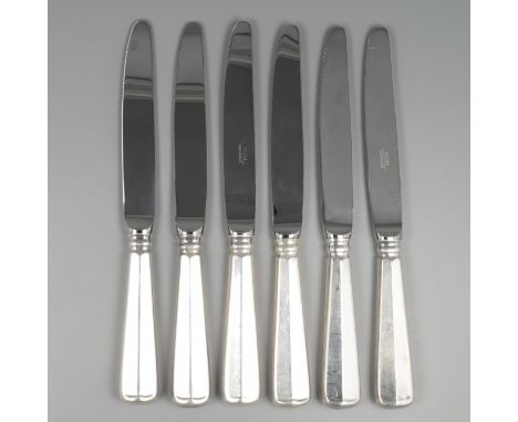Dessert knives ''Haags Lofje'' (6), M.J. Gerritsen, Zeist 1978-1980, silver. Six dessert knives in the Haags Lofje model. The
