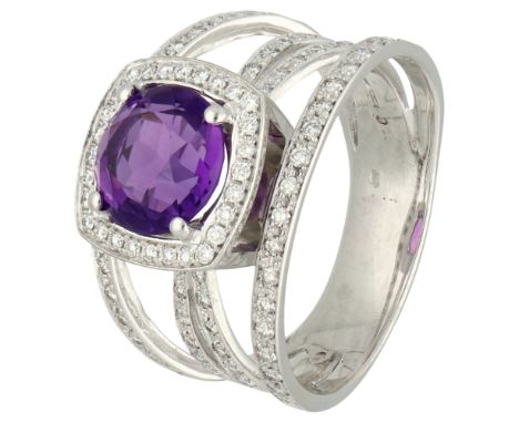 18K white gold ring with amethyst and diamonds. Set with 90 brilliant-cut diamonds totalling approx. 0.36 ct. H - I/ VS1- VS2