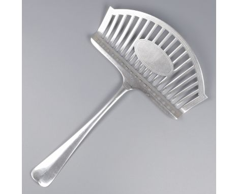 Asparagus shovel 'Haags Lofje', silver. Model in ''Haags Lofje''. Equipped with partly openwork scoop with virgin cartouche. 
