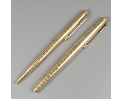 Parker fountain pen and ballpoint pen set (2), gold / gold plated. Beautiful set consisting of a Parker fountain pen and ball