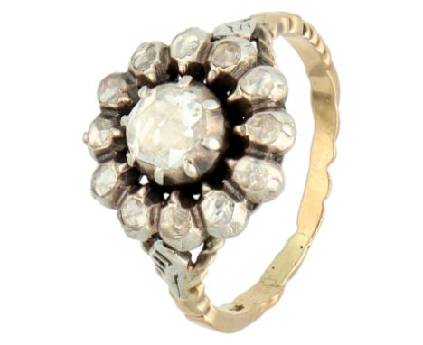 14K Yellow gold rosette ring with rose-cut diamond. Set with 13 rose-cut diamonds set on foil in closed silver settings, with