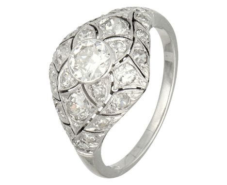 Platinum Art Deco ring set with old cut diamond. Set with 23 old cut diamonds, of which the central diamond is Old European c