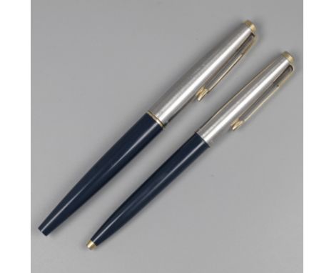 Parker 45 fountain pen and ballpoint pen. Beautiful set consisting of a fountain pen and a ballpoint pen model 45 Parker with