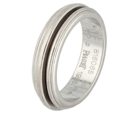 Piaget 18K white gold ‘Possession’ band ring In worn condition. Hallmarks: Dutch guarantee mark 750, signed Piaget, numbered 