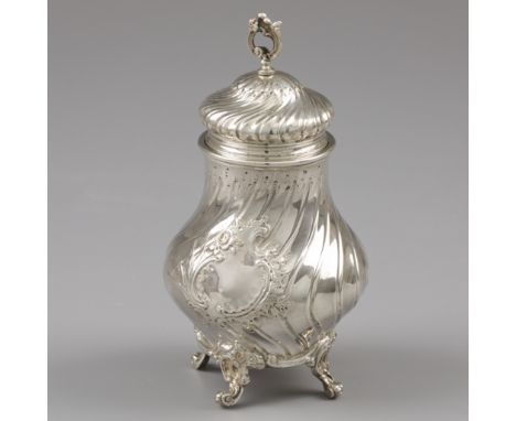 Art Nouveau Tea caddy / teacaddy, J.M. van Kempen &amp; Sons, Voorschoten 1913, silver. Beautiful heavy Art Nouveau tea caddy