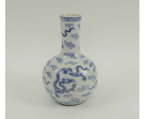 19TH CENTURY CHINESE BOTTLE VASE, blue/white ceramic decorated chasing dragons, 20.5cm H.