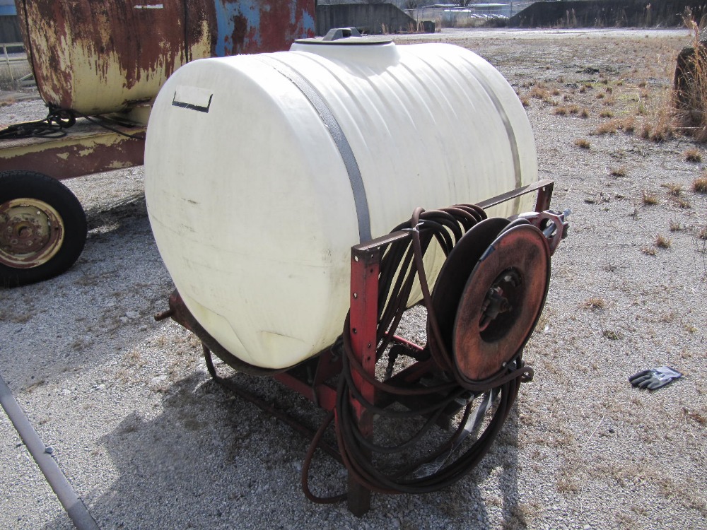 TSC Sprayer, 200 gal poly tank with nozzle