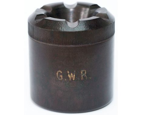 GWR Bakelite INKWELL clearly engraved to front with some original paint intact. Stands 2.5in tall and is 2.5in diameter. In e