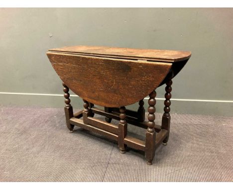 A late 17th century oak gateleg tablethe oval drop flap top raised on bobbin turned supports68 x 99 x 37cm (closed)68 x 99 x 