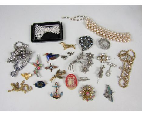 Sundry vintage costume jewellery, including a faux pearl bow-tie brooch etc.