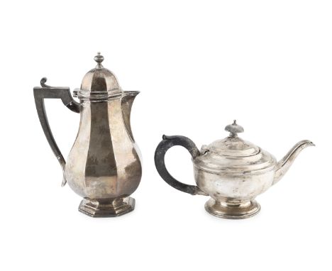 An Edwardian silver hot water pot, of octagonal baluster form, with hinged domed cover, and having ebonised handle and knop, 