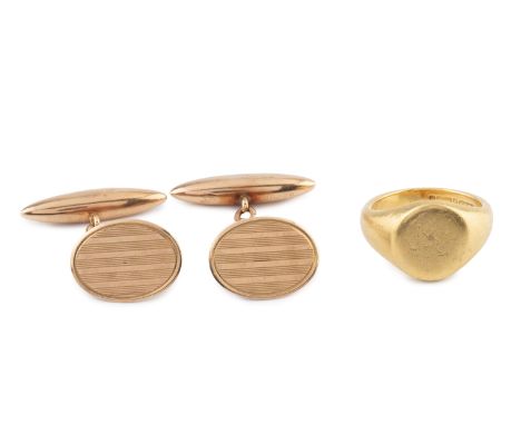An 18ct gold signet ring, the oval panel with worn engraved crest, (hallmarks rubbed), and a pair of 9ct gold cufflinks, the 