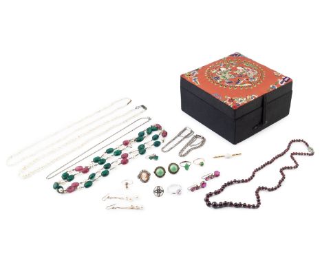 A collection of jewellery, comprising a graduated pearl single strand necklace, (pearls untested for natural/cultured origin)