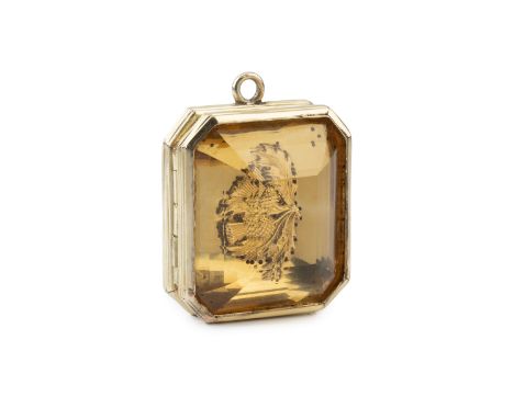 A Georgian Scottish gold mounted citrine vinaigrette, of chamfered rectangular form, the step-cut top enclosing hinged grille