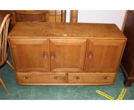 Ercol elm sideboard, height 46 cm, width 130 cm