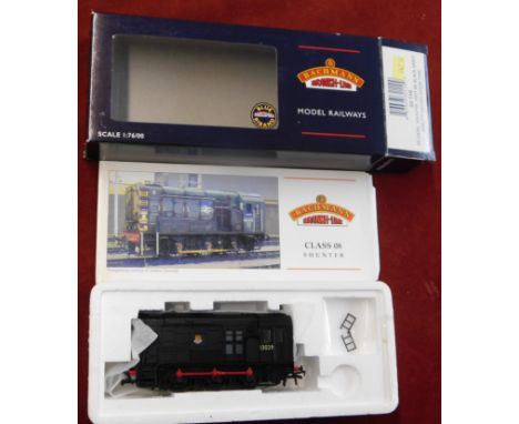 Bachmann Locomotive 08 Diesel Shunter '13029' black, early emblem, hinged door type, mint and boxed