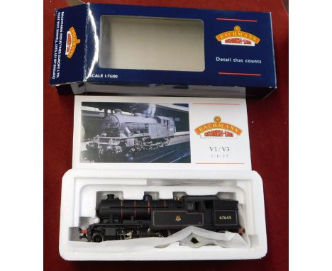 Bachmann Locomotive V1 Tank 67645 BR lined black, early emblem, straight sided bunker, mint and boxed