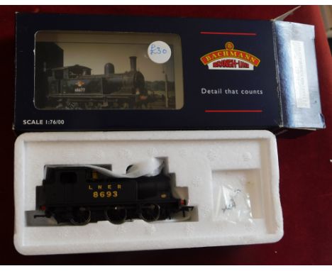 Bachmann Locomotive 31-057 J72 Tank 8693 LNER plain black, mint and boxed