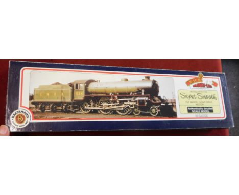 Bachmann Locomotive 31-703 B1 '61010' 'Wildebeest' BR lined black (non elec generator) late crest, mint and boxed