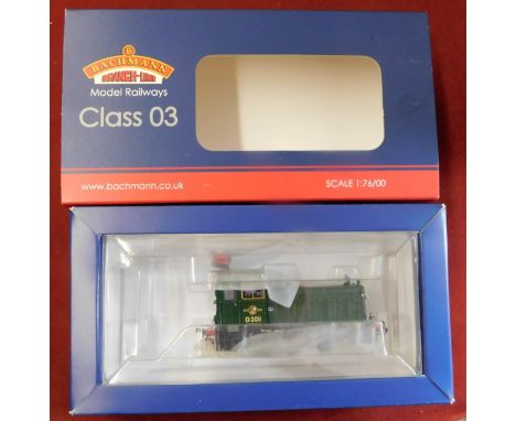 Bachmann Locomotive Class 03 Diesel Shunter D2011 - BR Plain Green, late crest, mint and boxed