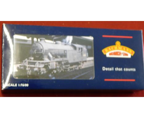 Bachmann Locomotive V3 Tank 67669 BR lined black early emblem  'Hopper Bunker', S/Steam Pipes Westinghouse Pump, mint and box